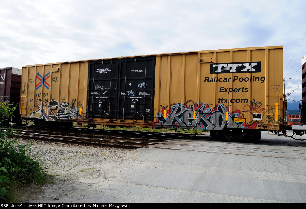 TBOX 671040 609 ft Double Door Excess Height Boxcar TTX (side B)